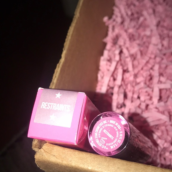 📦MOVING SALE📦 🆕🖤 “Restraints” Liquid Lipstick - Picture 6 of 6